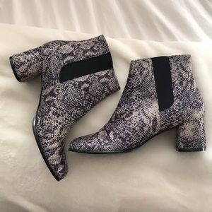 Snakeskin booties Chinese Laundry no damages